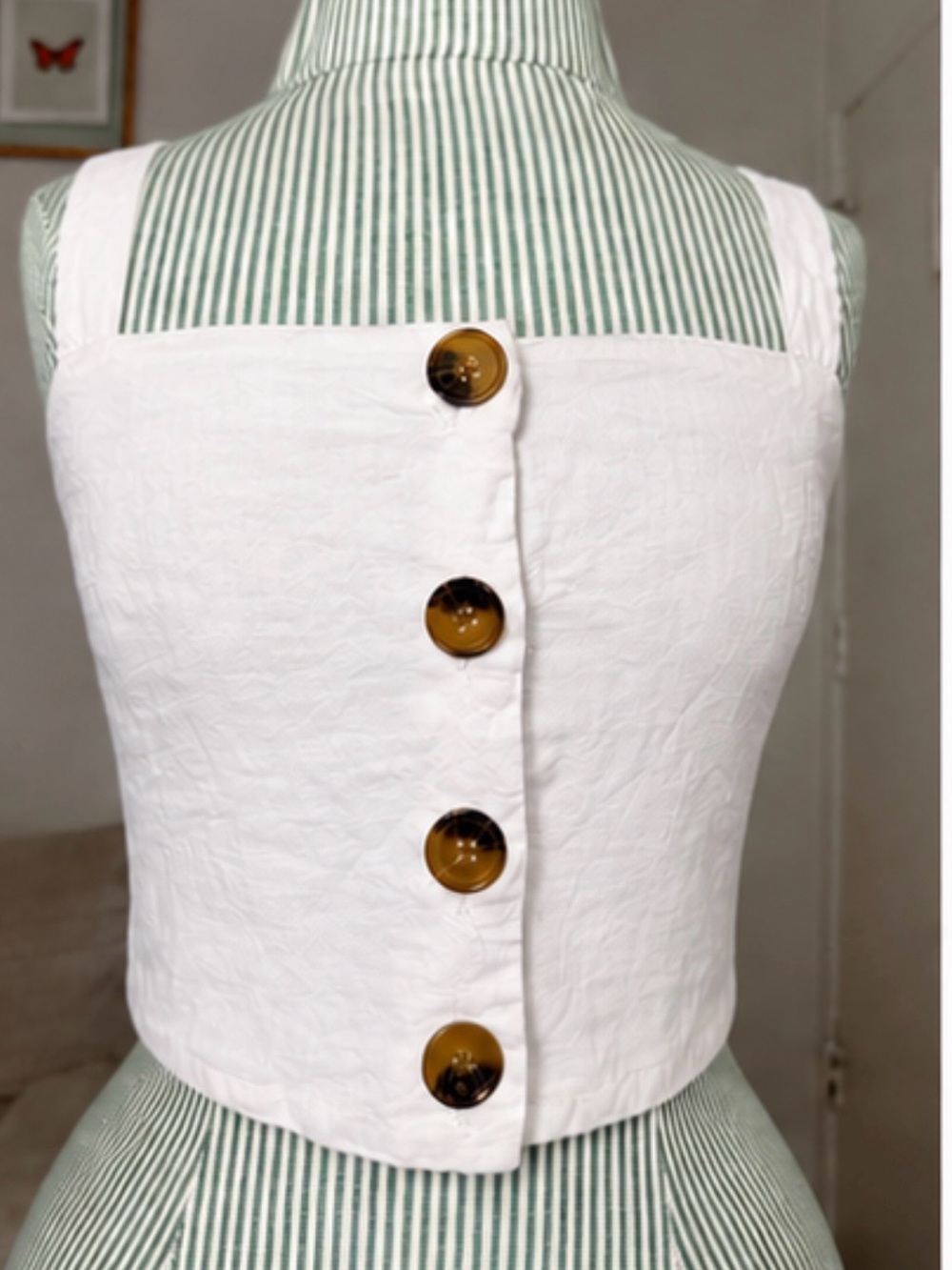 Lucy Wang White 100% Cotton Button Back Crop Top Size Small